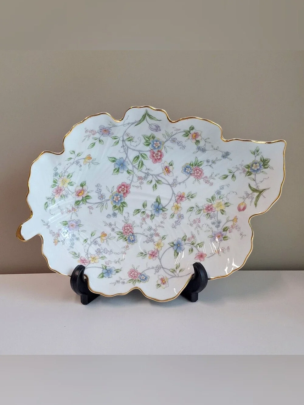 Andrea By Sadek Corona Leaf Shaped Plate Flowers Floral Print